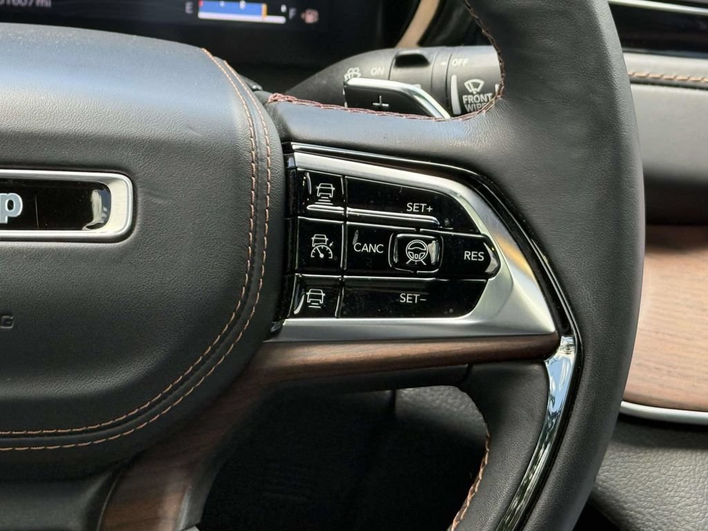 Used 2023 Jeep Grand Cherokee Summit w/ Adv Protech Group IV AWD/4WD image 21