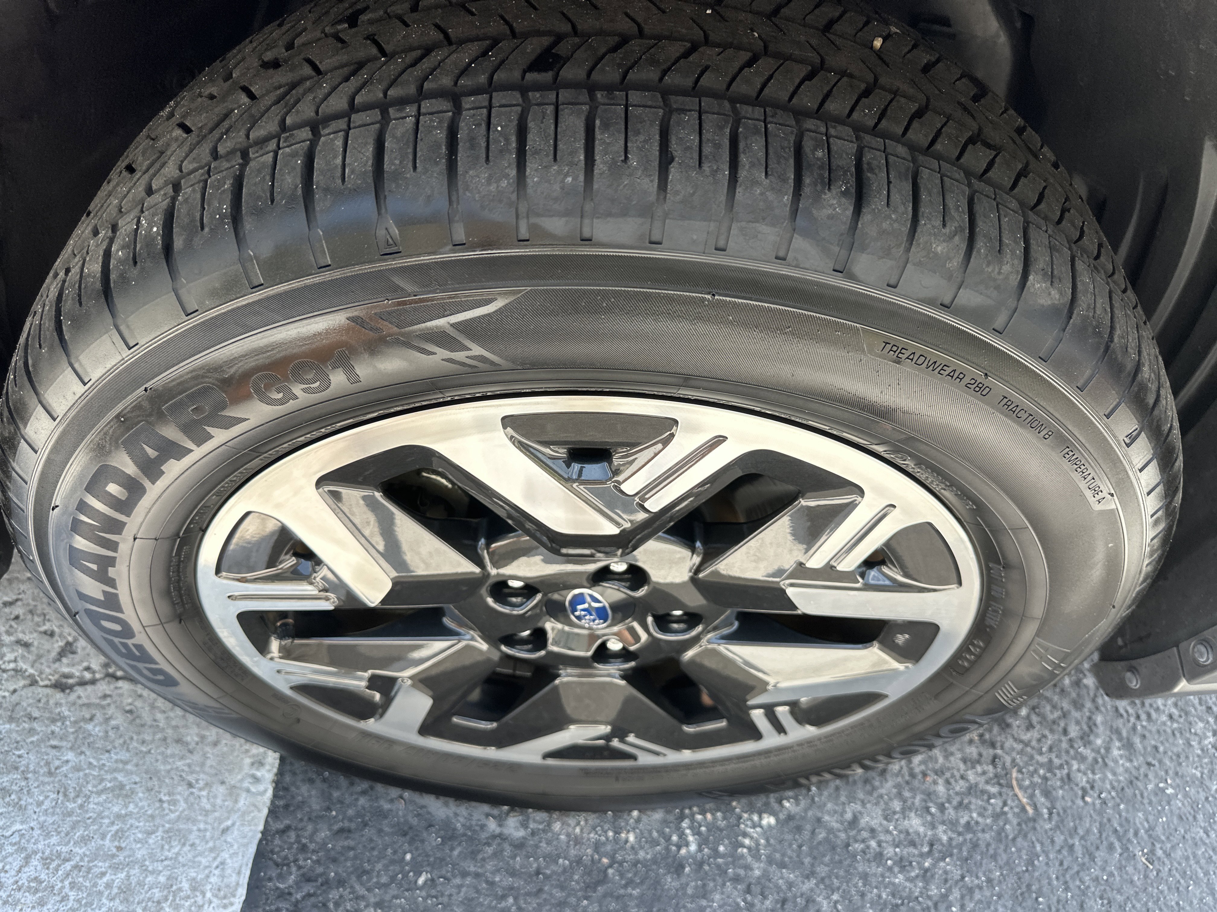 Used 2025 Subaru Forester AWD/4WD image 4