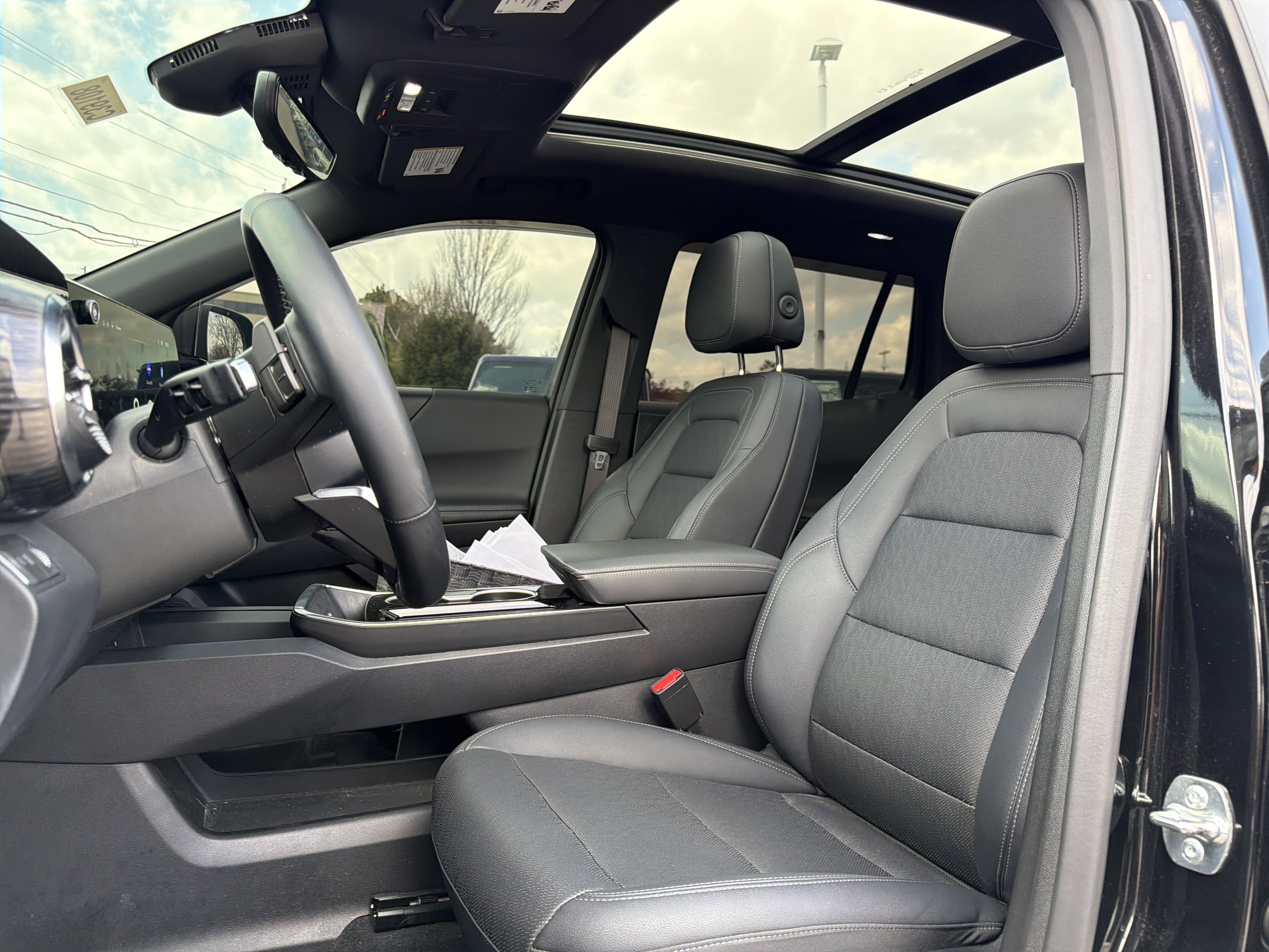 Used 2025 Chevrolet Equinox LT w/ Convenience Package II image 14