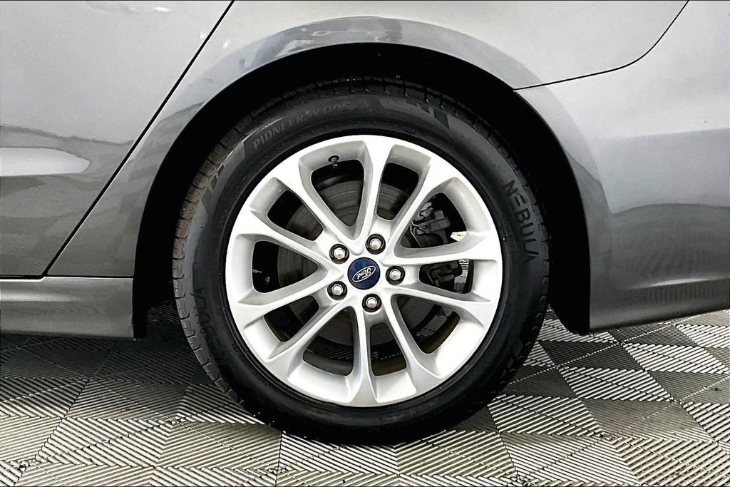 Used 2019 Ford Fusion SE image 8