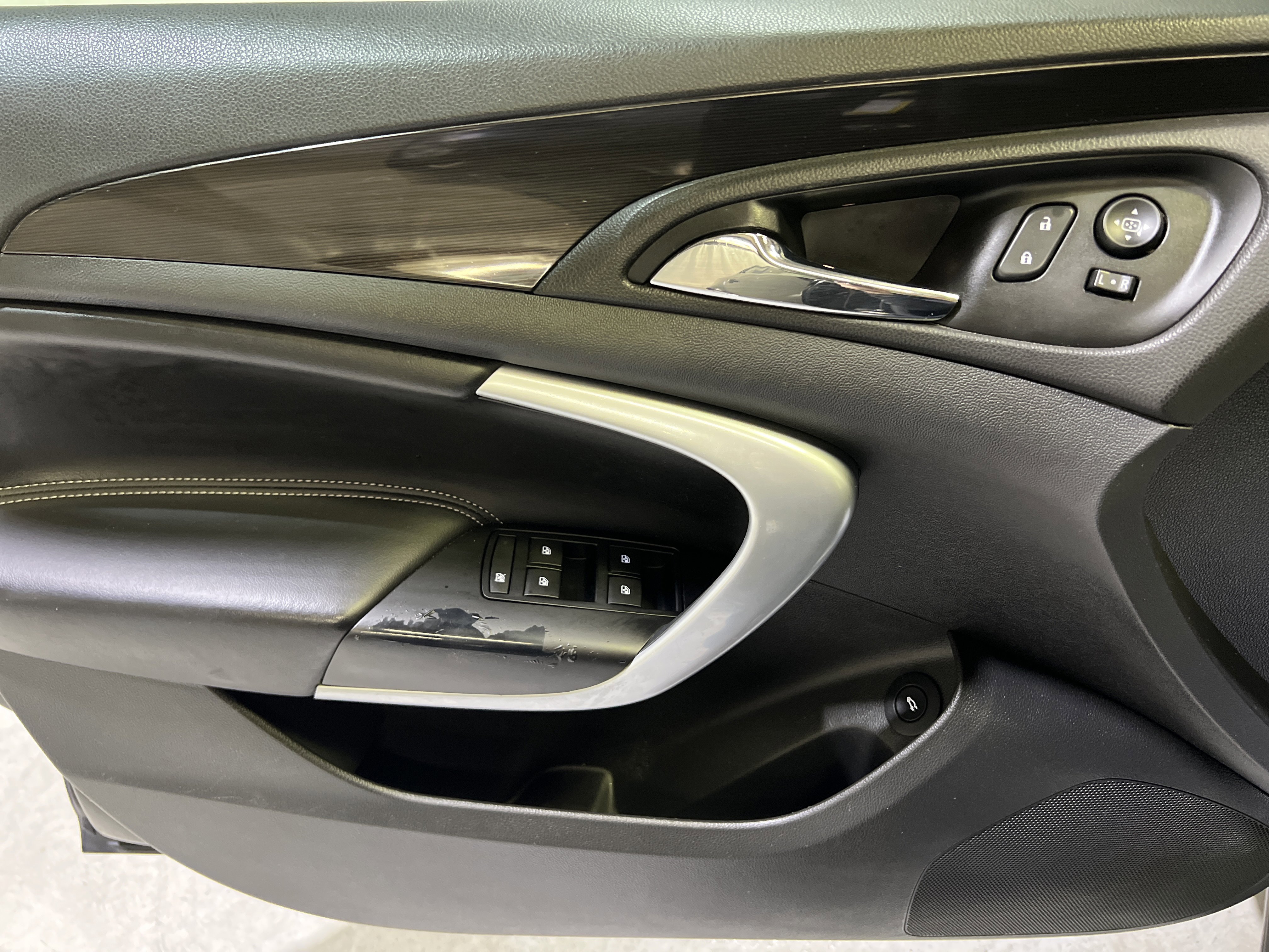 Used 2016 Buick Regal image 24