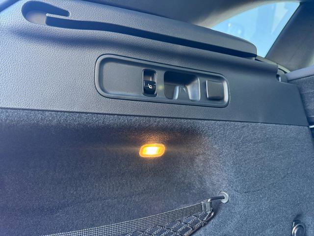 Used 2025 Mercedes-Benz GLC 300 4MATIC image 17