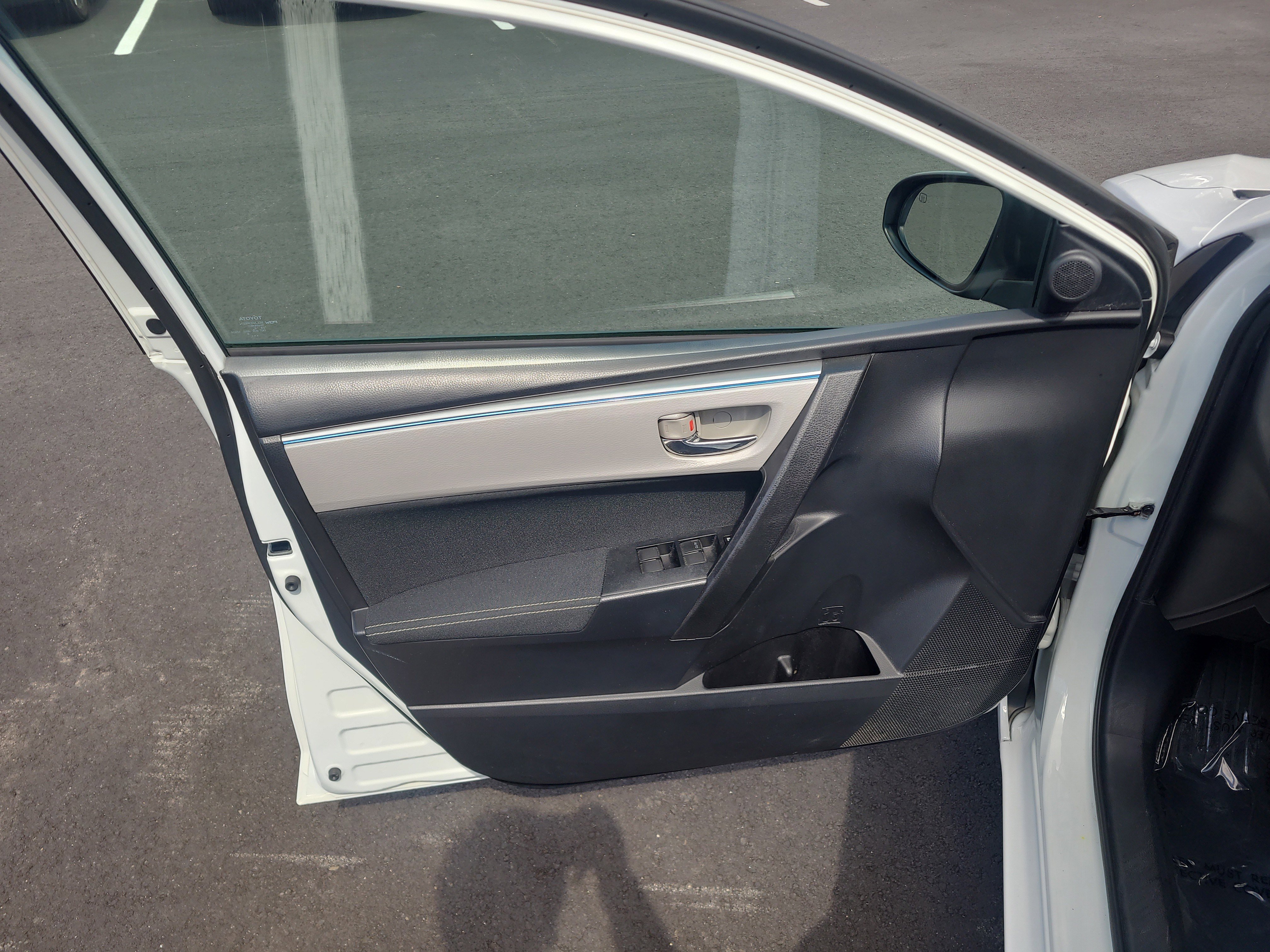 Used 2015 Toyota Corolla LE image 15