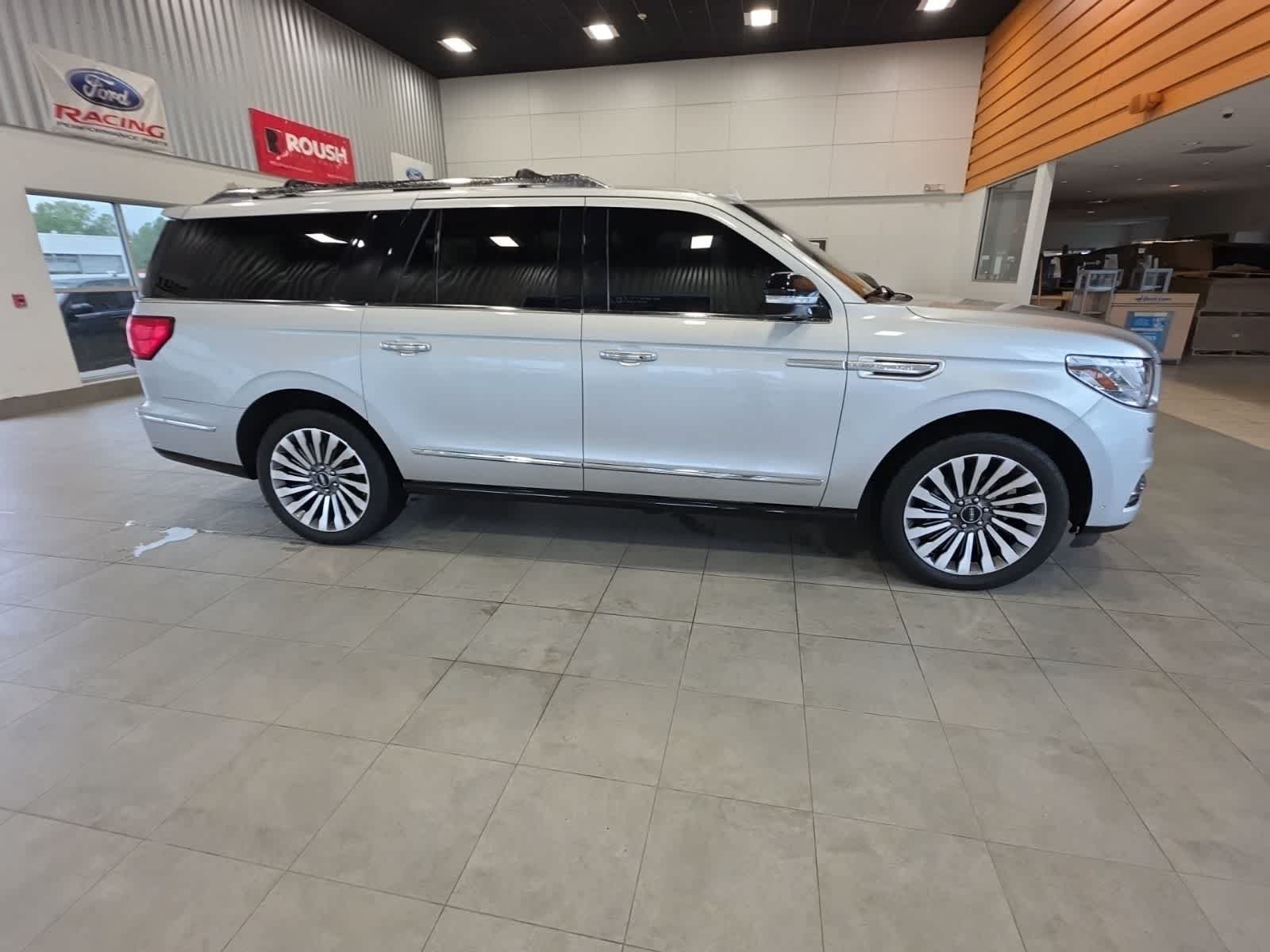 Used 2018 Lincoln Navigator L Reserve w/ Technology Package AWD/4WD image 7