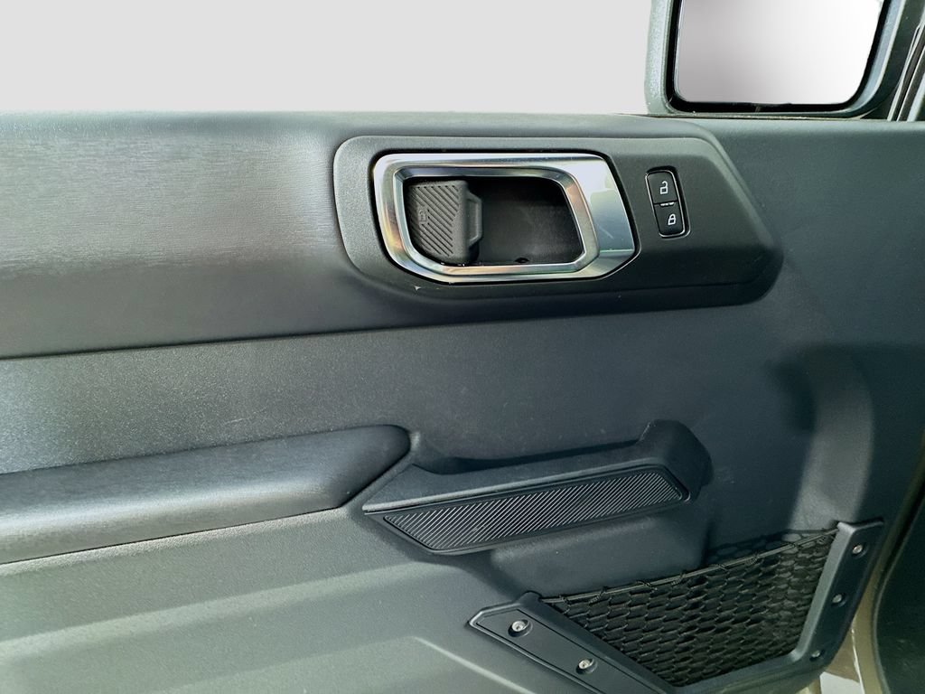 Used 2025 Ford Bronco Outer Banks AWD/4WD image 16