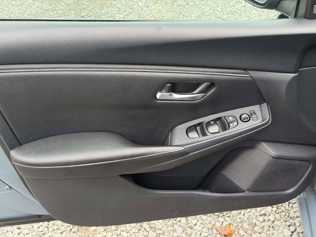 Used 2024 Nissan Sentra SV FWD image 15