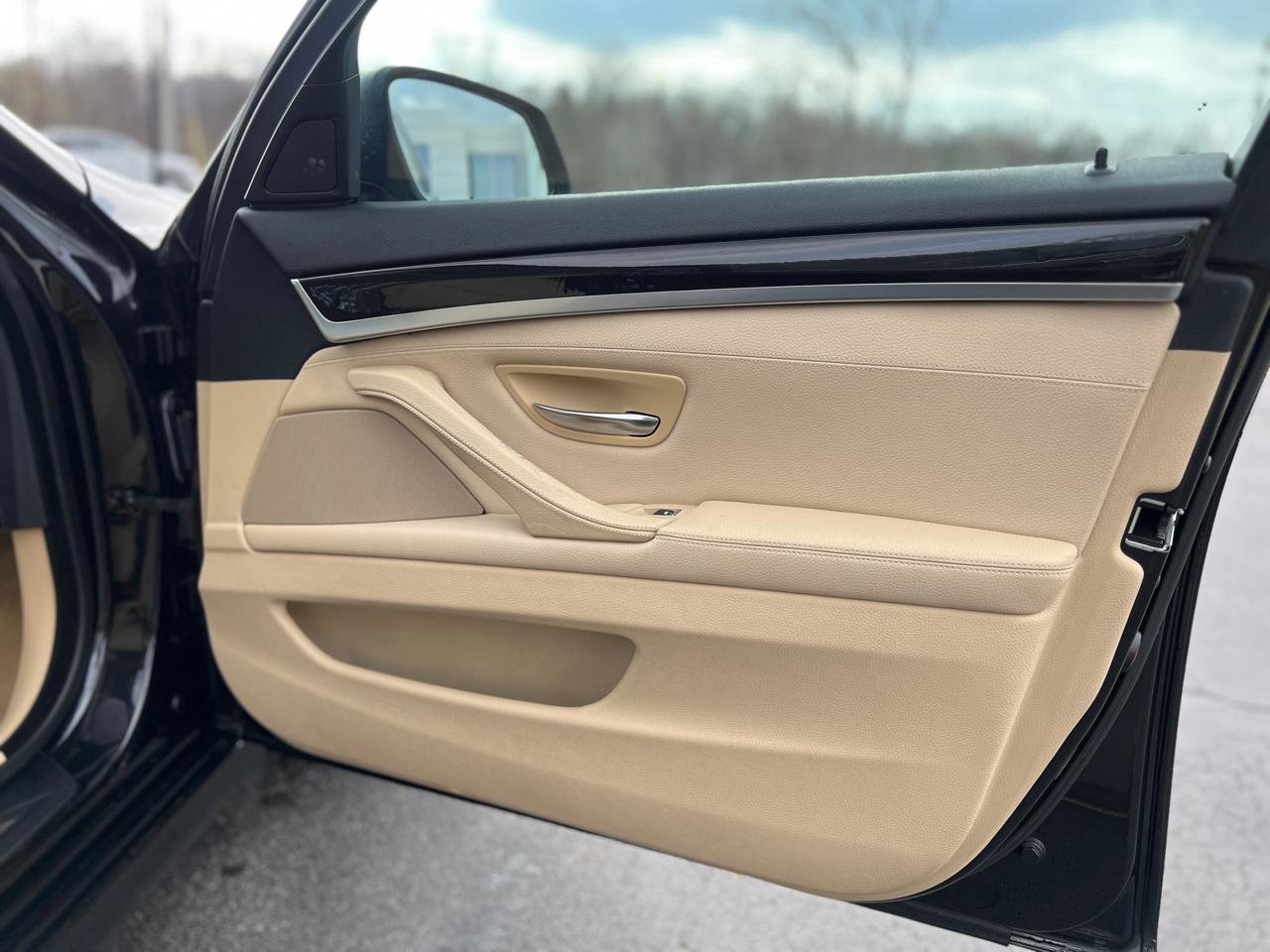 Used 2011 BMW 535i xDrive Sedan AWD/4WD image 39