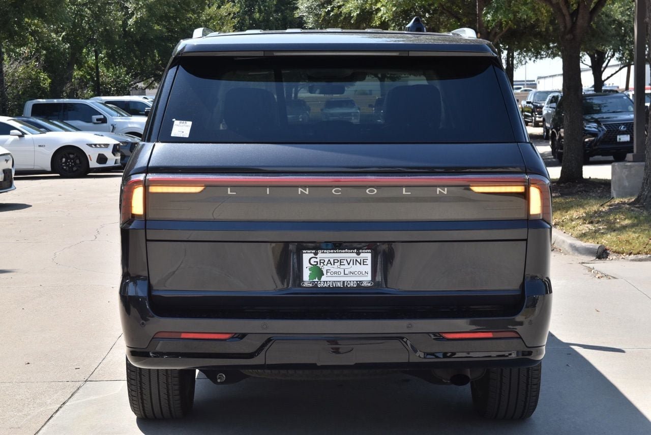 Certified 2025 Lincoln Navigator Reserve AWD/4WD image 9