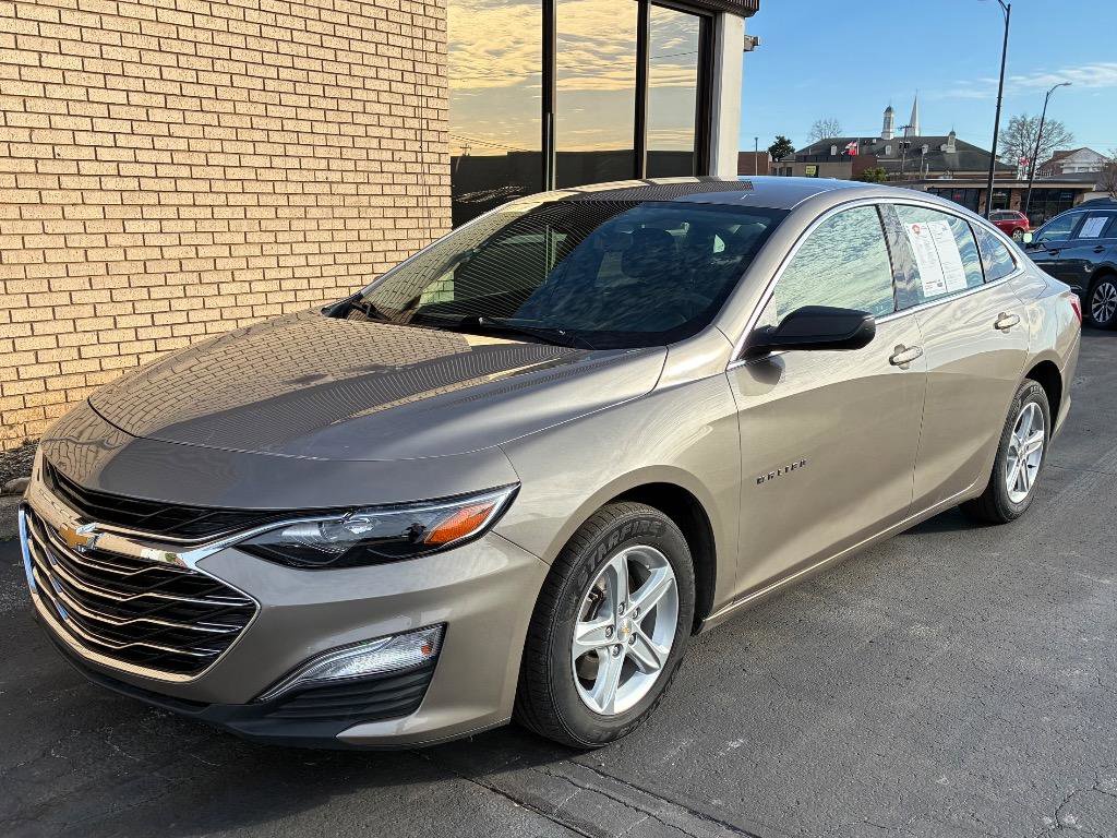 Used 2024 Chevrolet Malibu LS image 1