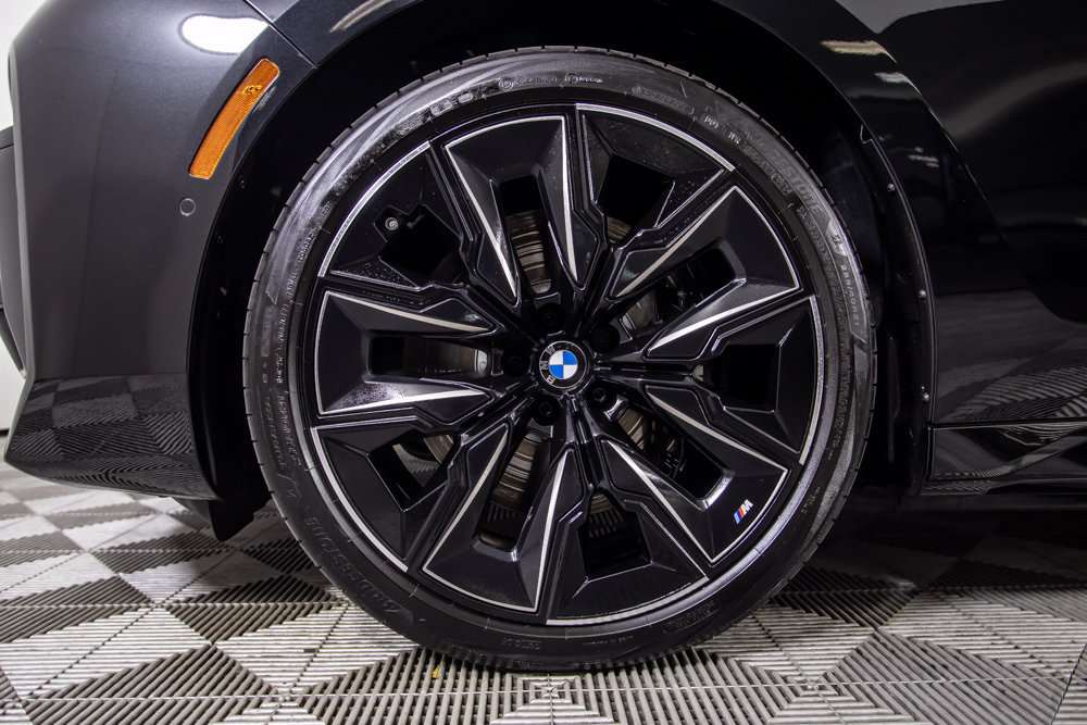 Used 2026 BMW i7 eDrive50 w/ M Sport Package RWD image 9