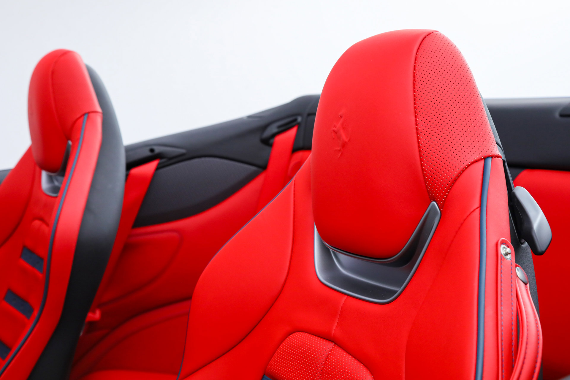 Certified 2023 Ferrari Portofino M image 34