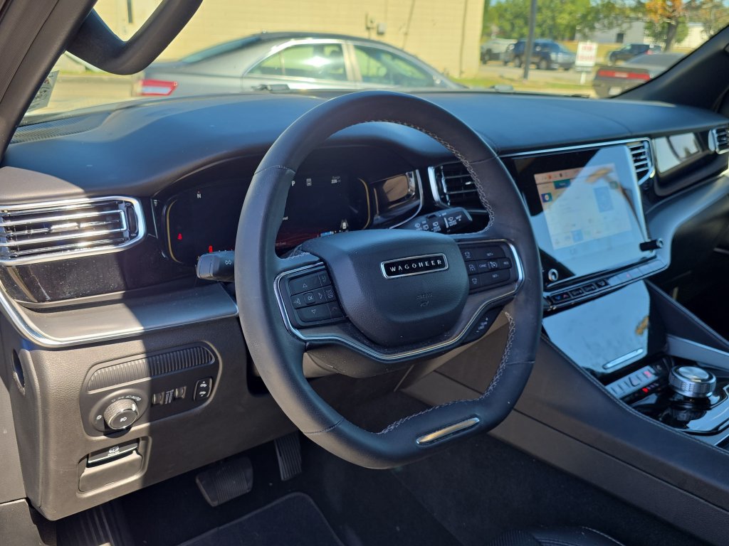 Used 2023 Jeep Wagoneer Series II RWD image 22