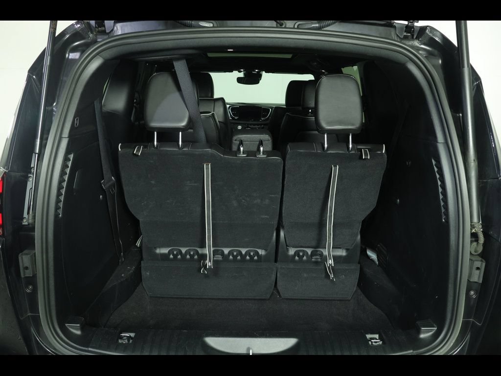 Used 2025 Chrysler Pacifica Limited FWD image 14