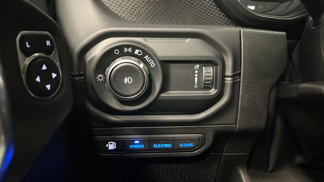 Used 2025 Jeep Wrangler Unlimited Rubicon 4xe AWD/4WD image 32
