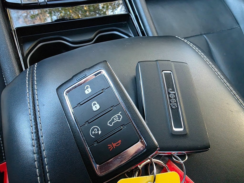 Used 2024 Jeep Grand Cherokee Overland w/ Luxury Tech Group IV image 35