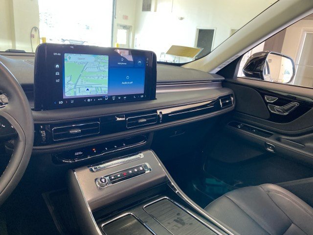 New 2026 Lincoln Aviator AWD image 13