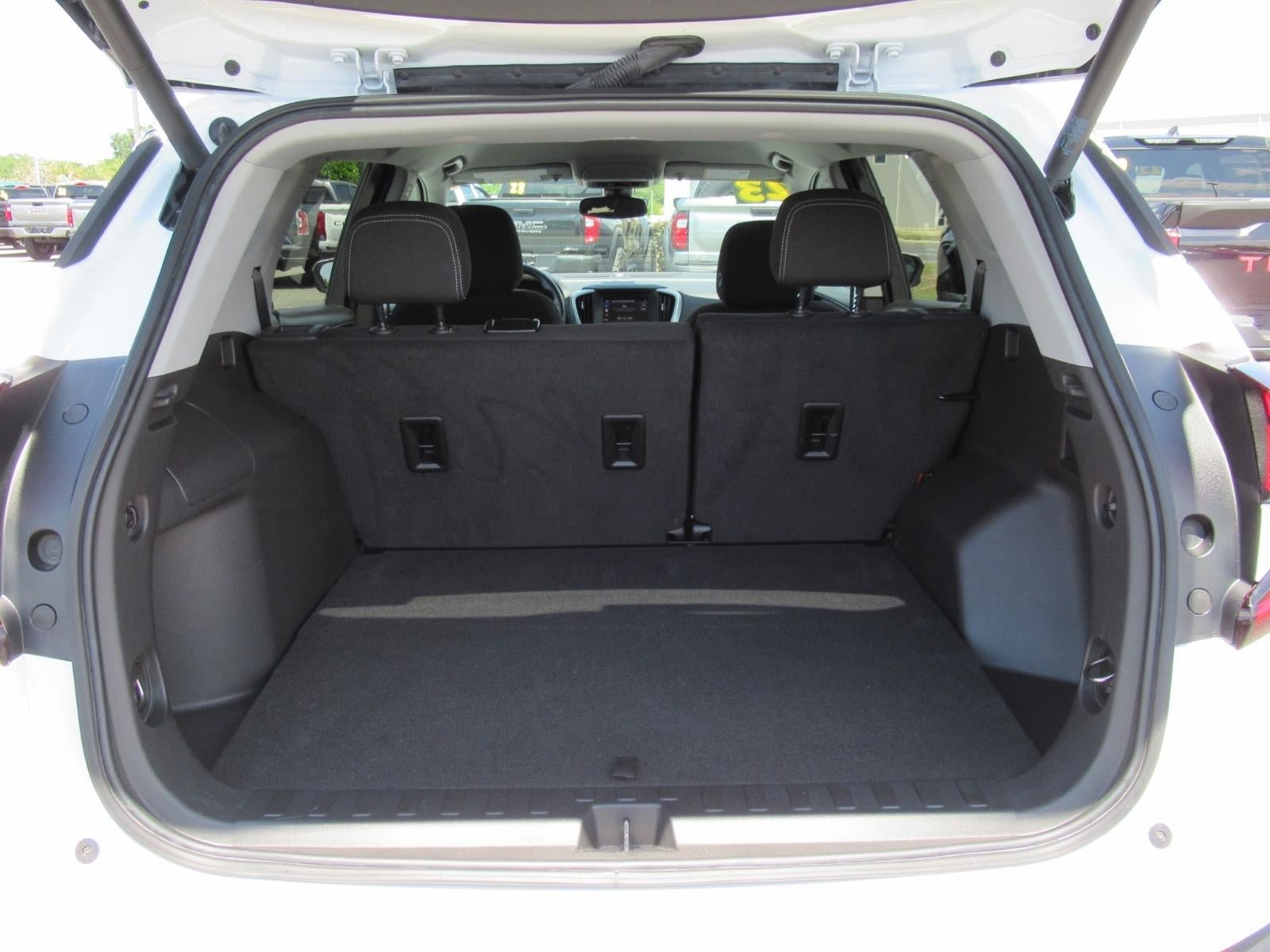 Used 2023 GMC Terrain SLE w/ Driver Convenience Package FWD image 30