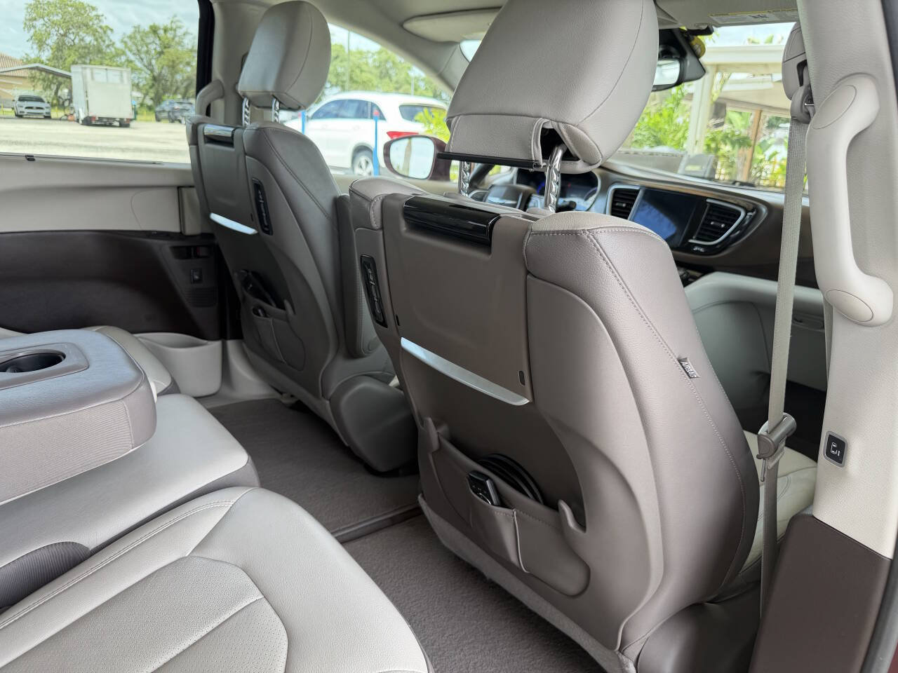 Used 2017 Chrysler Pacifica Touring-L Plus FWD image 23