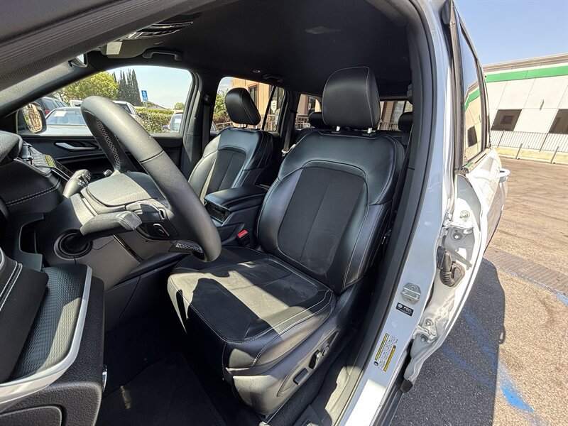 Used 2024 Jeep Grand Cherokee Altitude AWD/4WD image 13