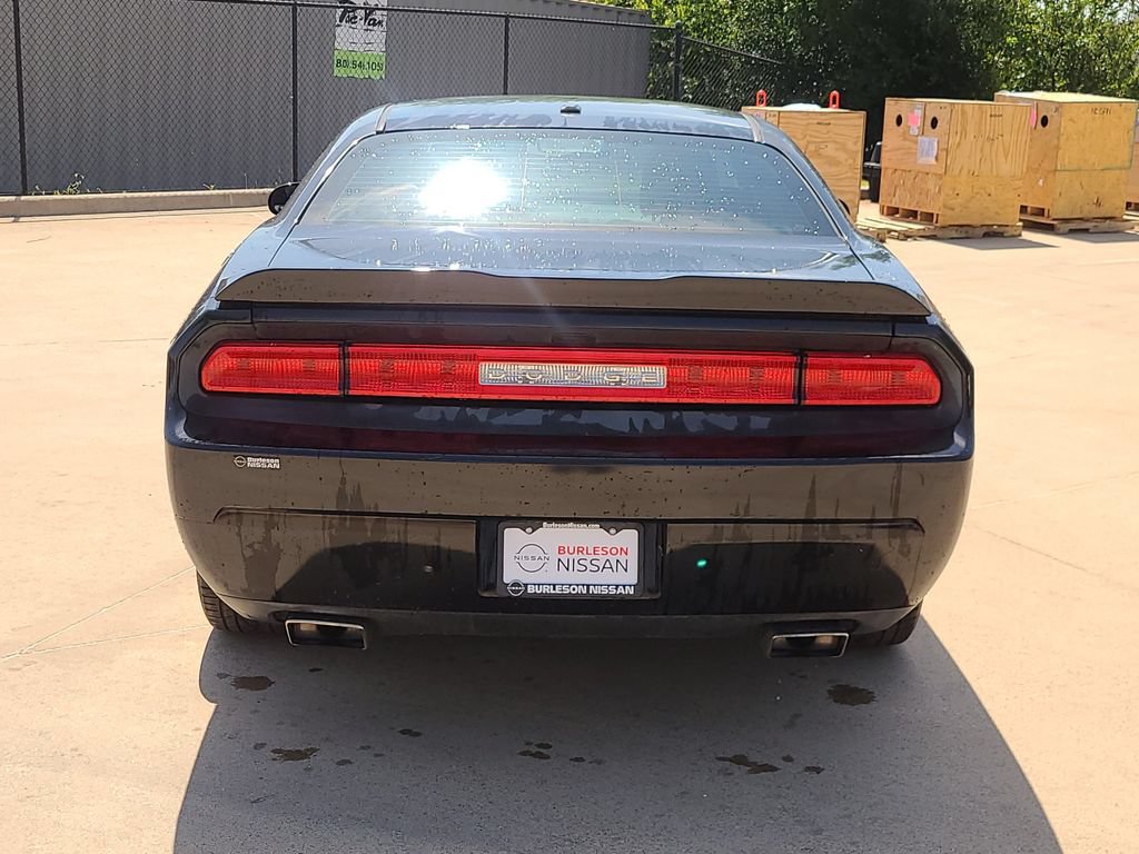 Used 2014 Dodge Challenger R/T RWD image 3