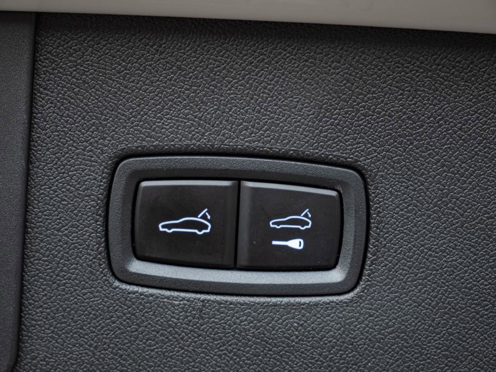 Certified 2023 Porsche Cayenne Platinum Edition image 33