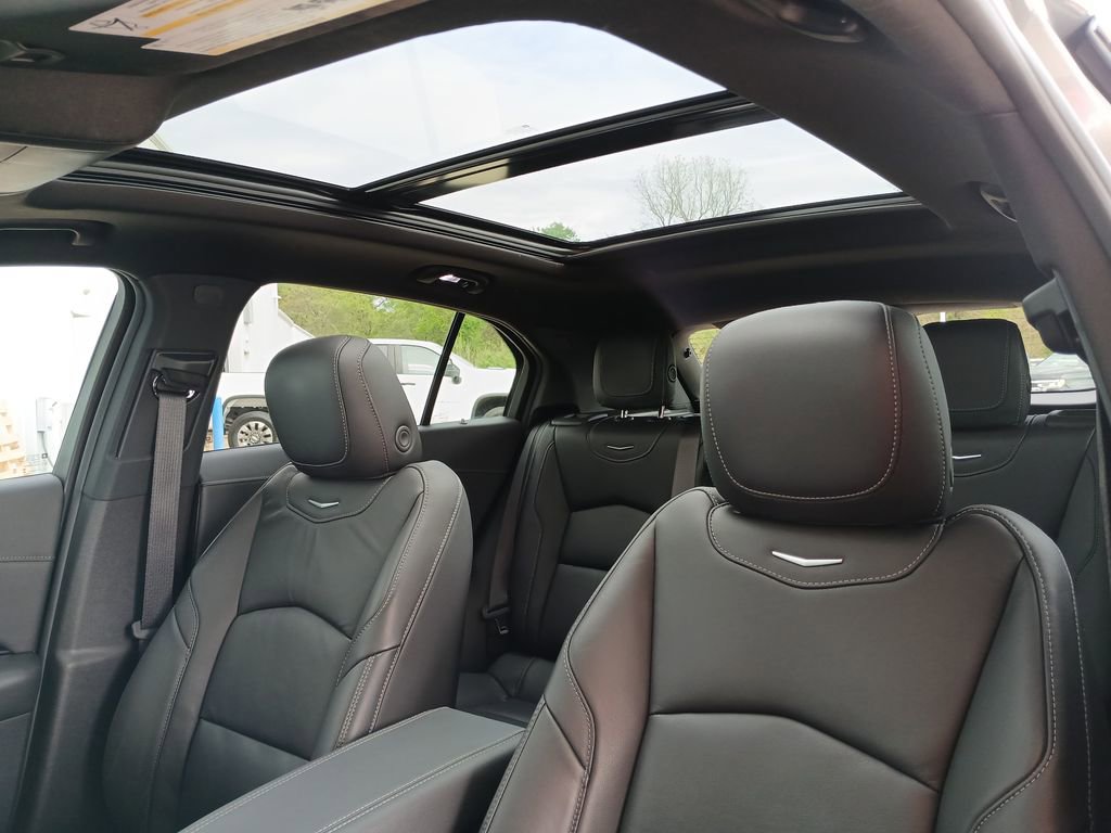 Certified 2024 Cadillac XT4 Luxury w/ Cold Weather Package image 19