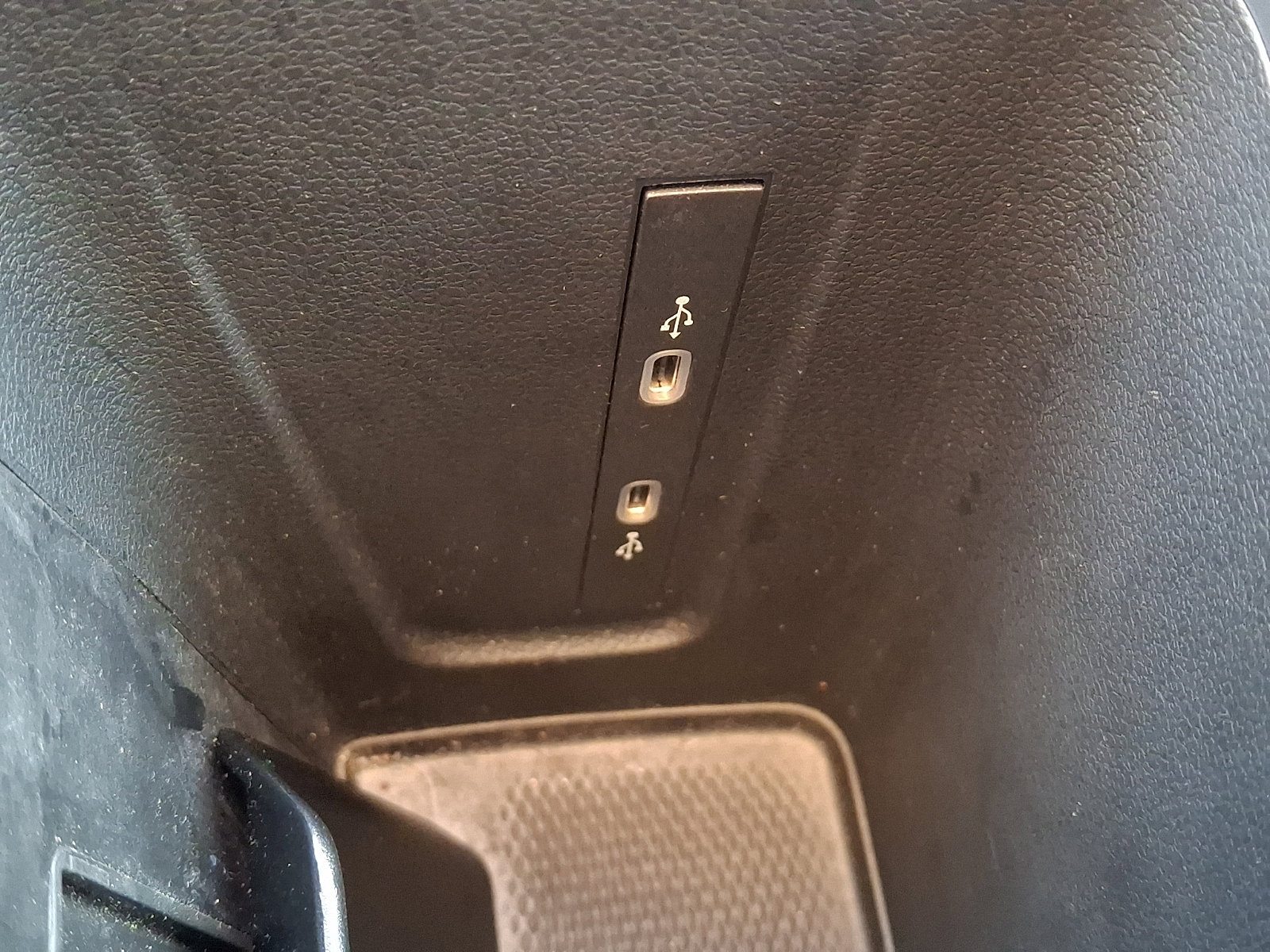 Certified 2025 Volkswagen Tiguan SE image 23