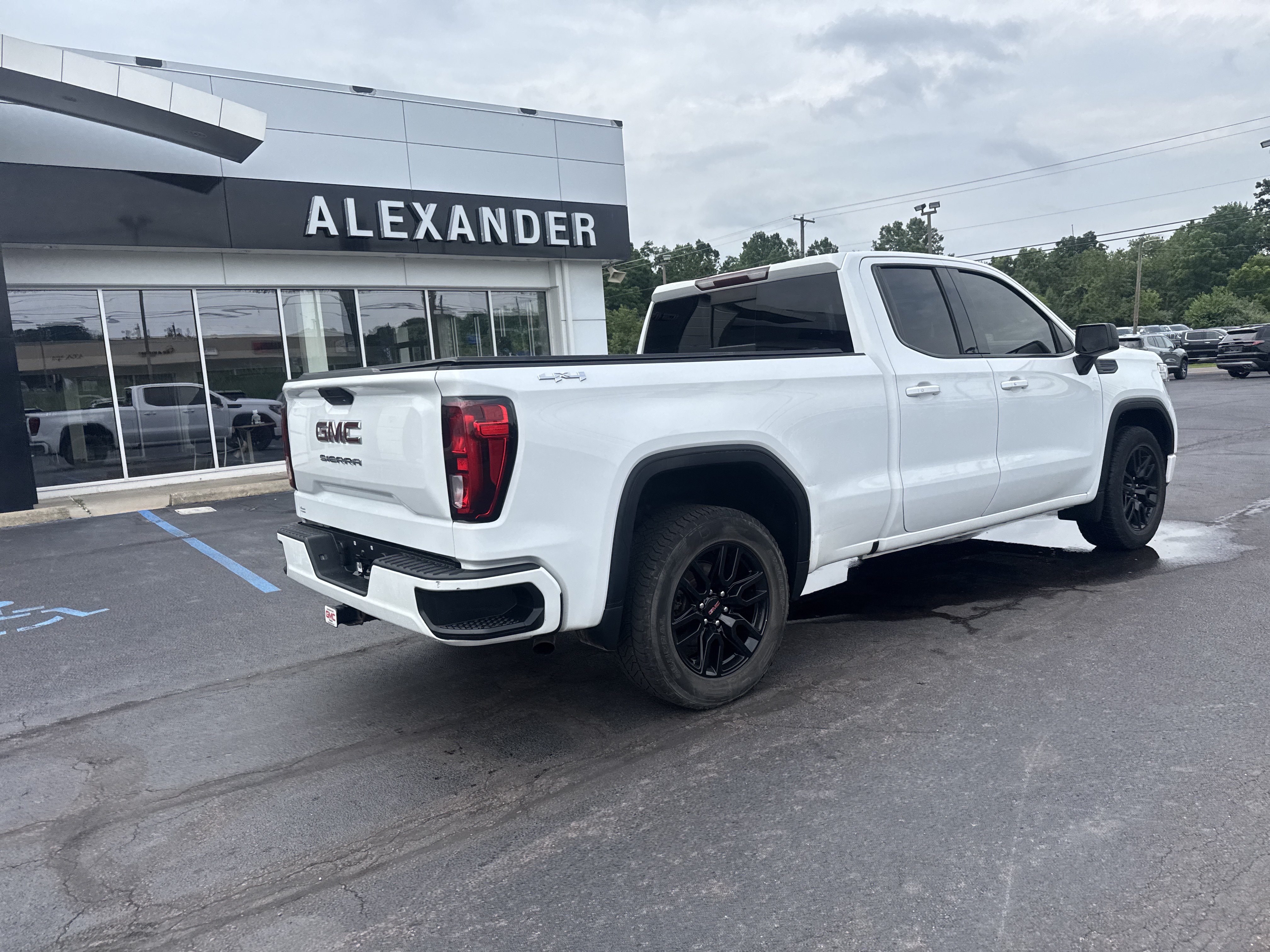 Used 2019 GMC Sierra 1500 Elevation w/ Elevation Value Package AWD/4WD image 3