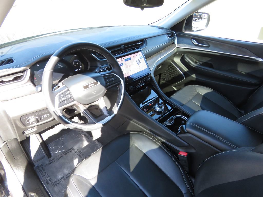 Used 2022 Jeep Grand Cherokee L Limited AWD/4WD image 11