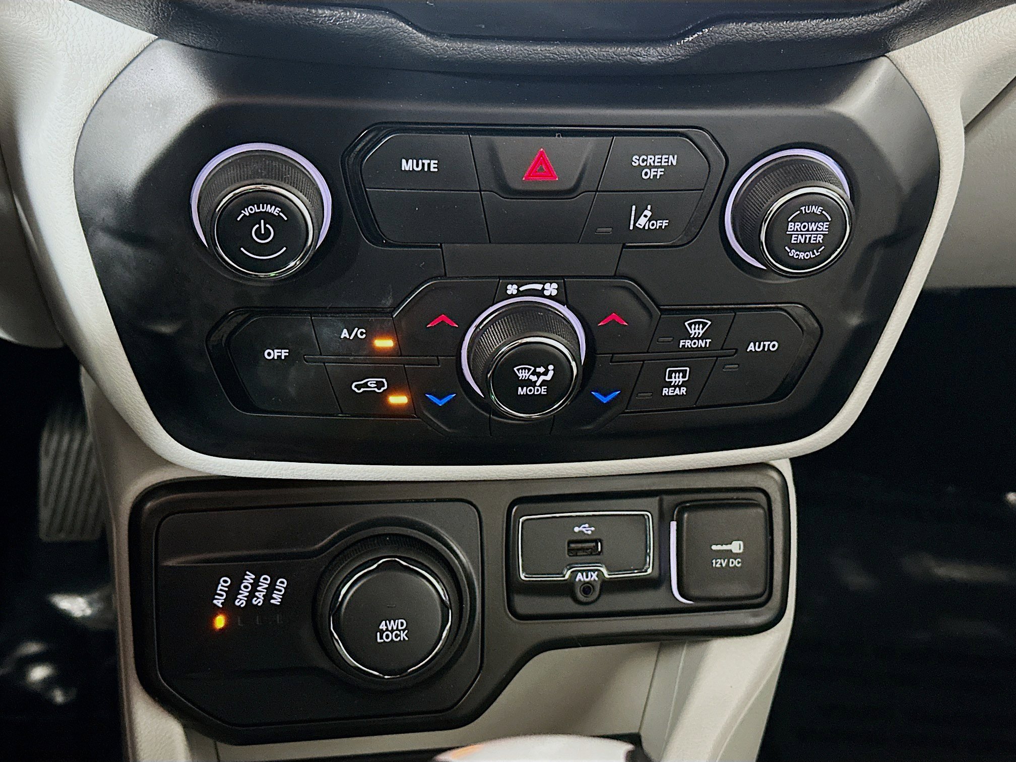 Used 2021 Jeep Renegade Limited AWD/4WD image 16