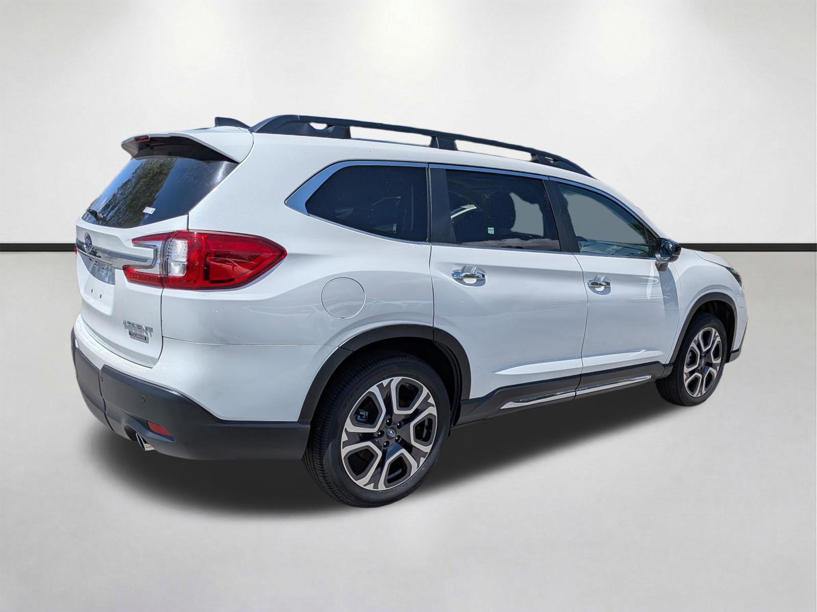 Used 2025 Subaru Ascent Touring AWD/4WD image 4