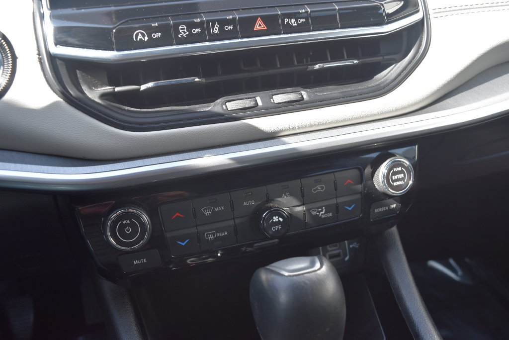 Used 2025 Jeep Compass Limited AWD/4WD image 14