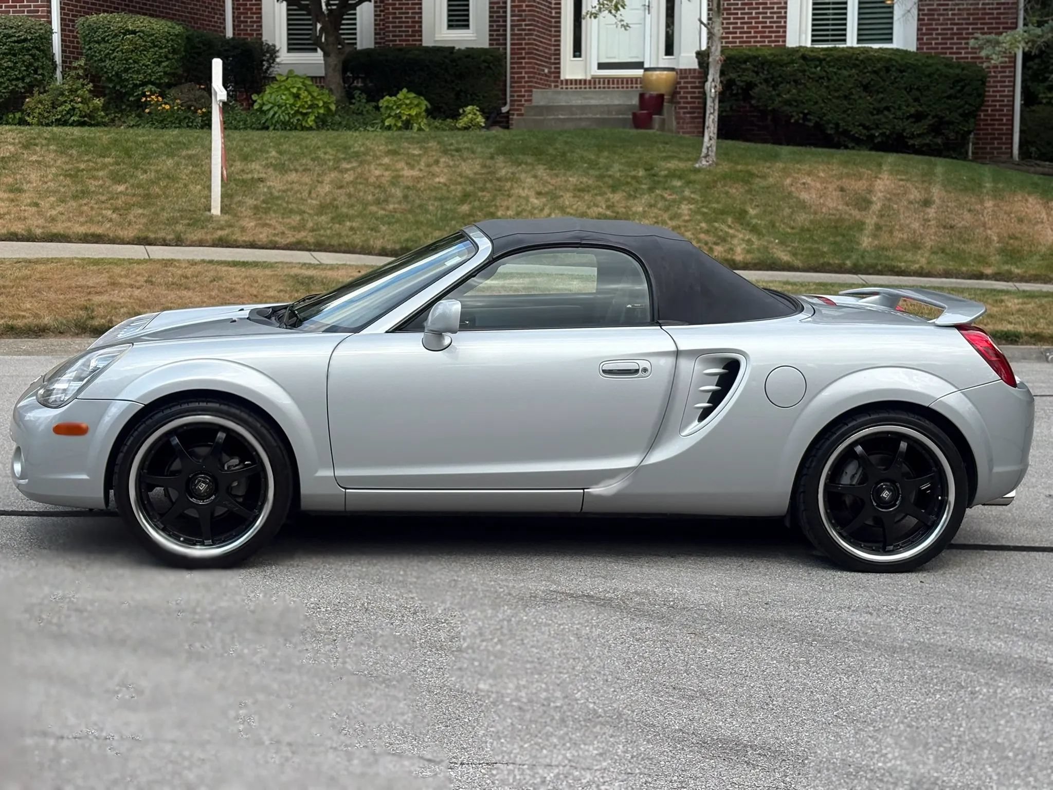 Used 2003 Toyota MR2 RWD image 6