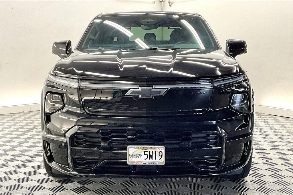 Used 2024 Chevrolet Silverado EV RST AWD/4WD image 2