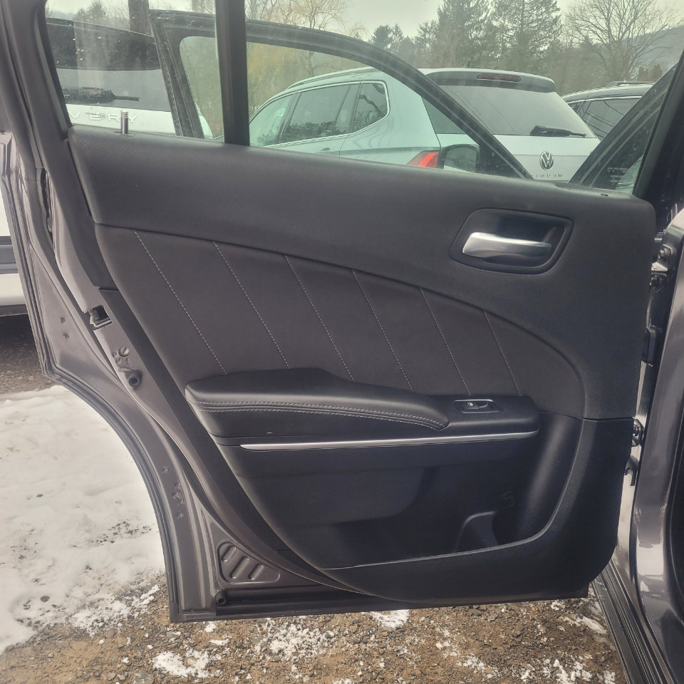 Used 2018 Dodge Charger GT image 27