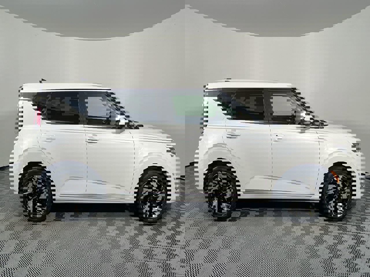 Used 2023 Kia Soul GT-Line image 2