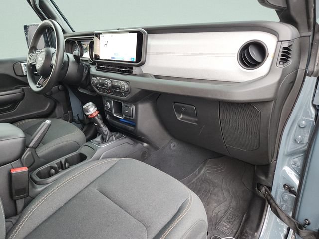 Used 2024 Jeep Gladiator Sport AWD/4WD image 17
