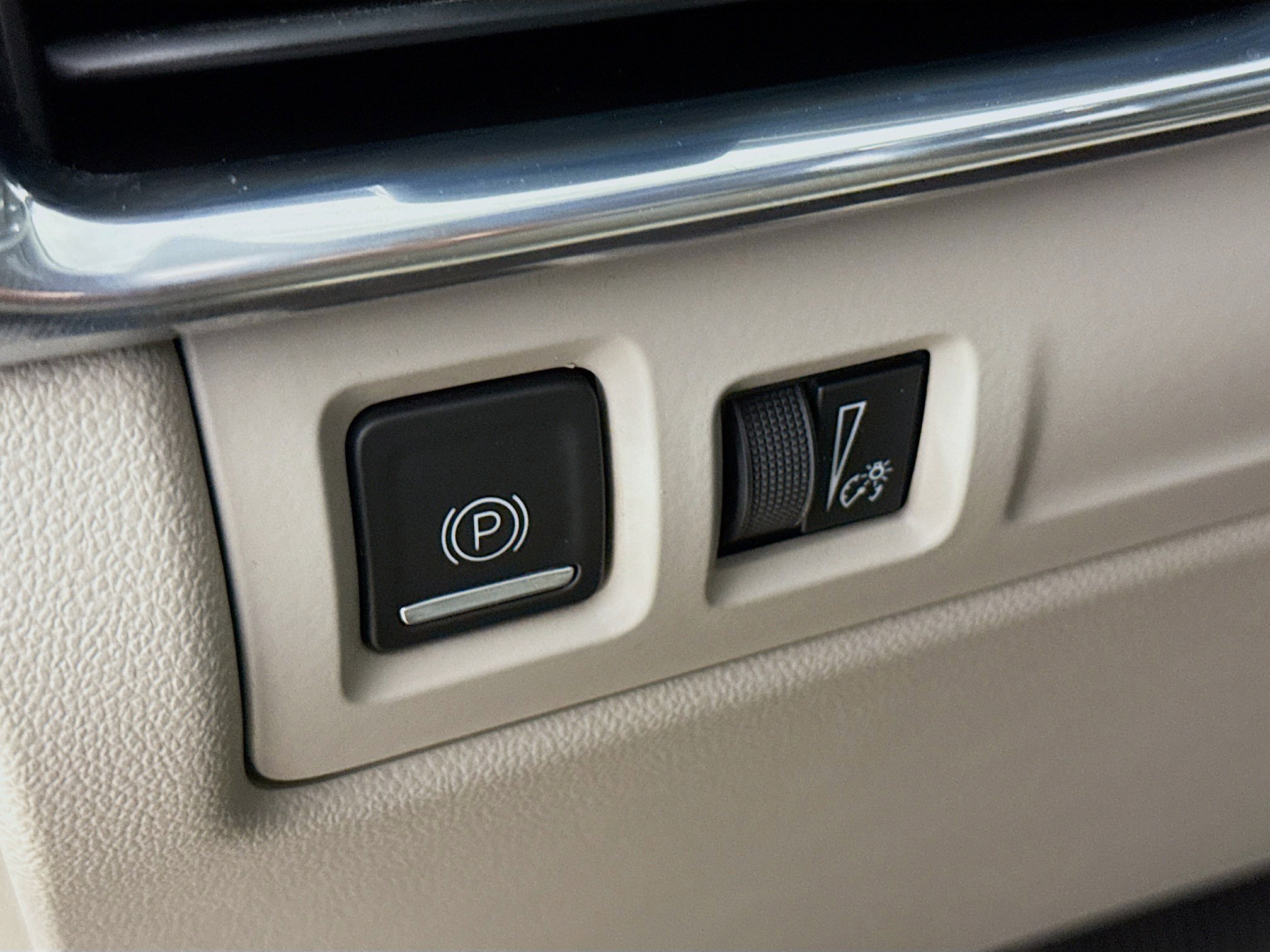 Used 2023 Cadillac XT4 Premium Luxury image 9