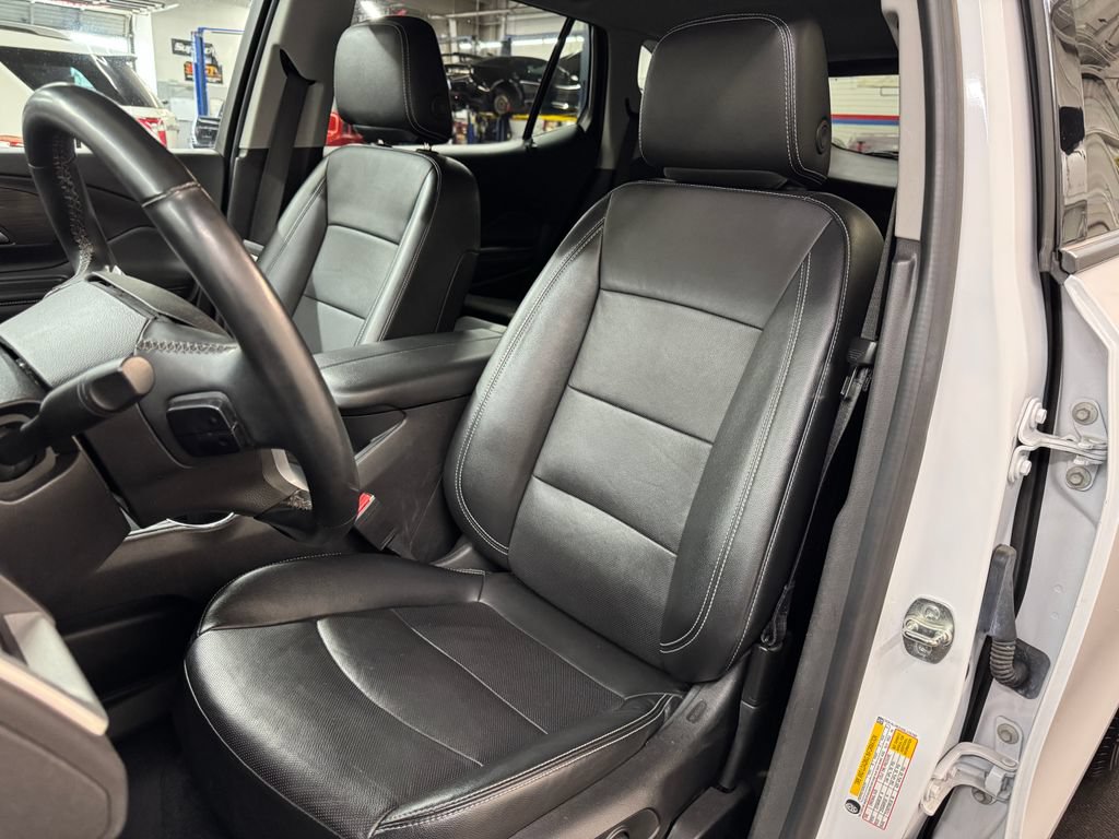 Used 2024 GMC Terrain SLT AWD/4WD image 17