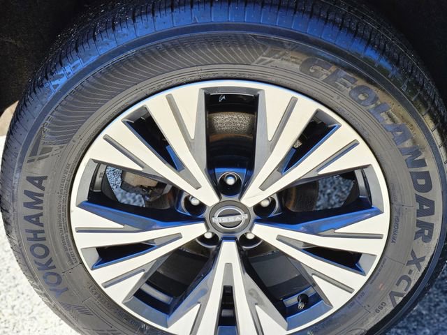 Certified 2023 Nissan Rogue SV image 10