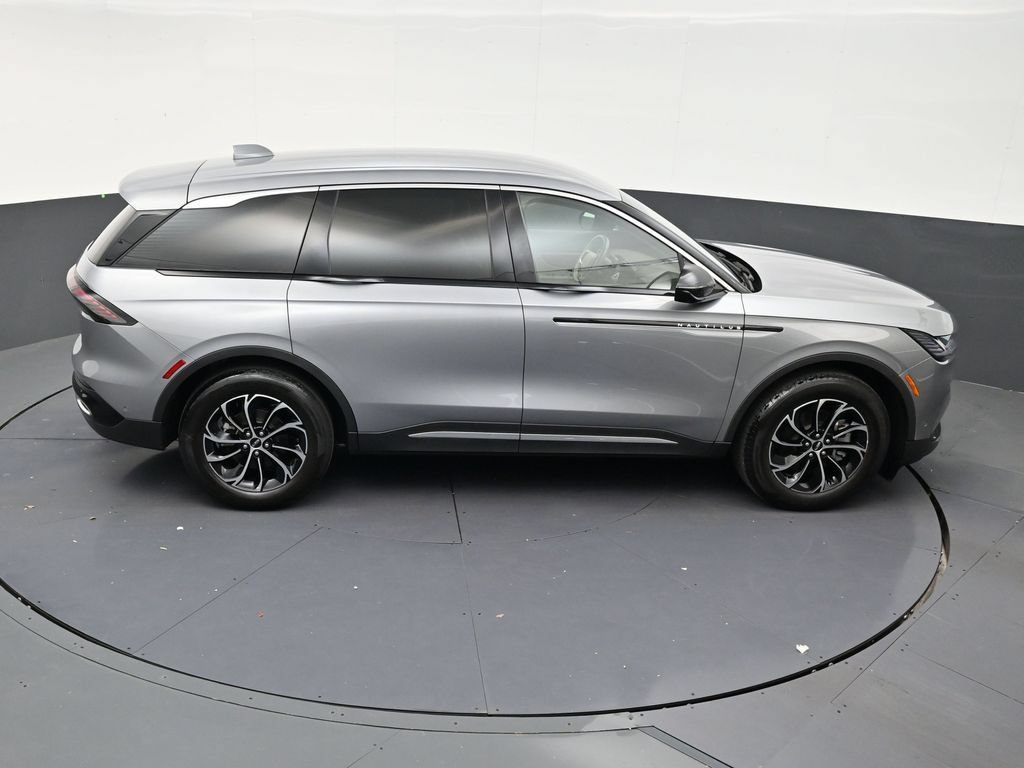 Used 2024 Lincoln Nautilus Premier AWD/4WD image 18