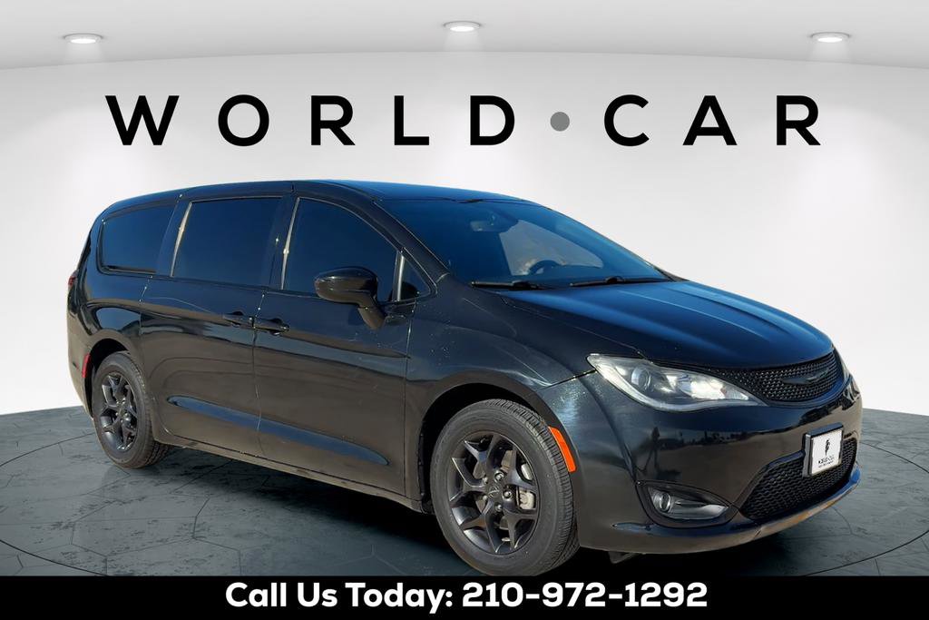 Used 2020 Chrysler Pacifica Touring w/ S Appearance Package image 8