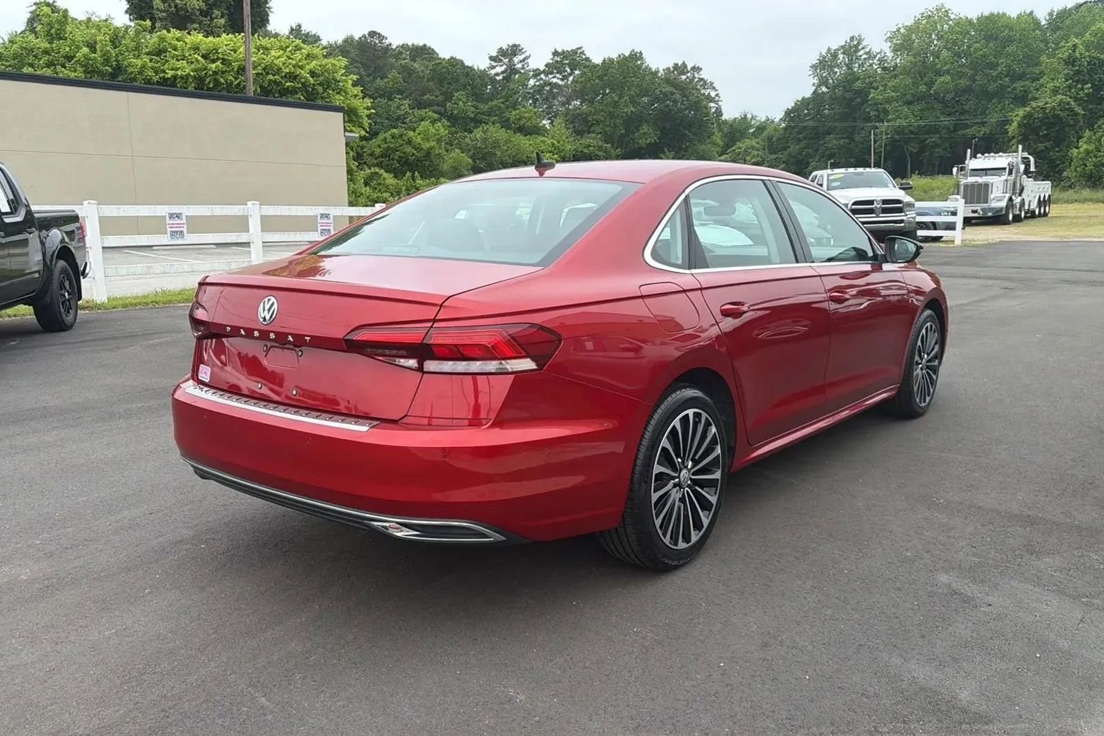 Used 2022 Volkswagen Passat 2.0T FWD image 5