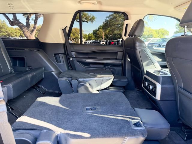 Used 2023 Ford Expedition XLT image 18