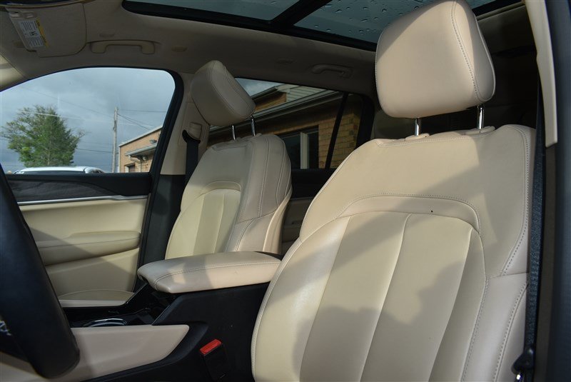 Used 2022 Jeep Grand Cherokee L Limited AWD/4WD image 16