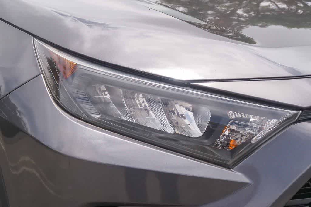Used 2019 Toyota RAV4 LE FWD image 4