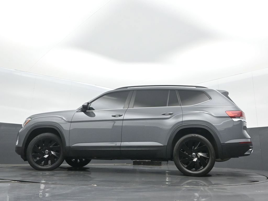 Used 2025 Volkswagen Atlas SE FWD image 34