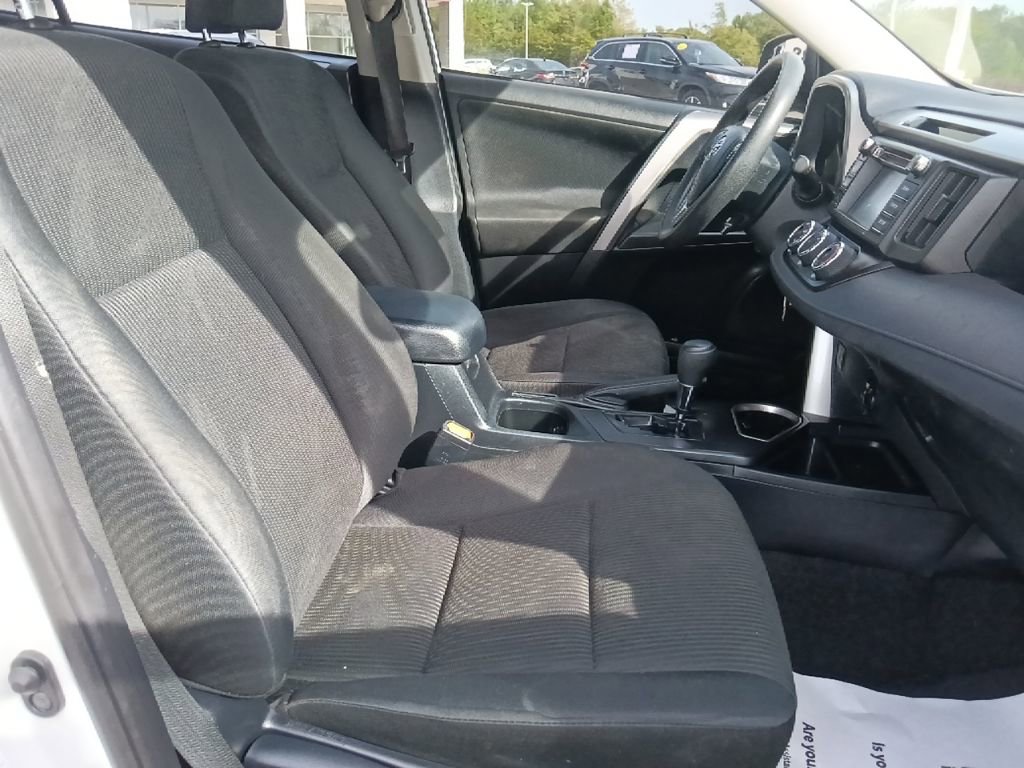 Used 2018 Toyota RAV4 LE FWD image 29