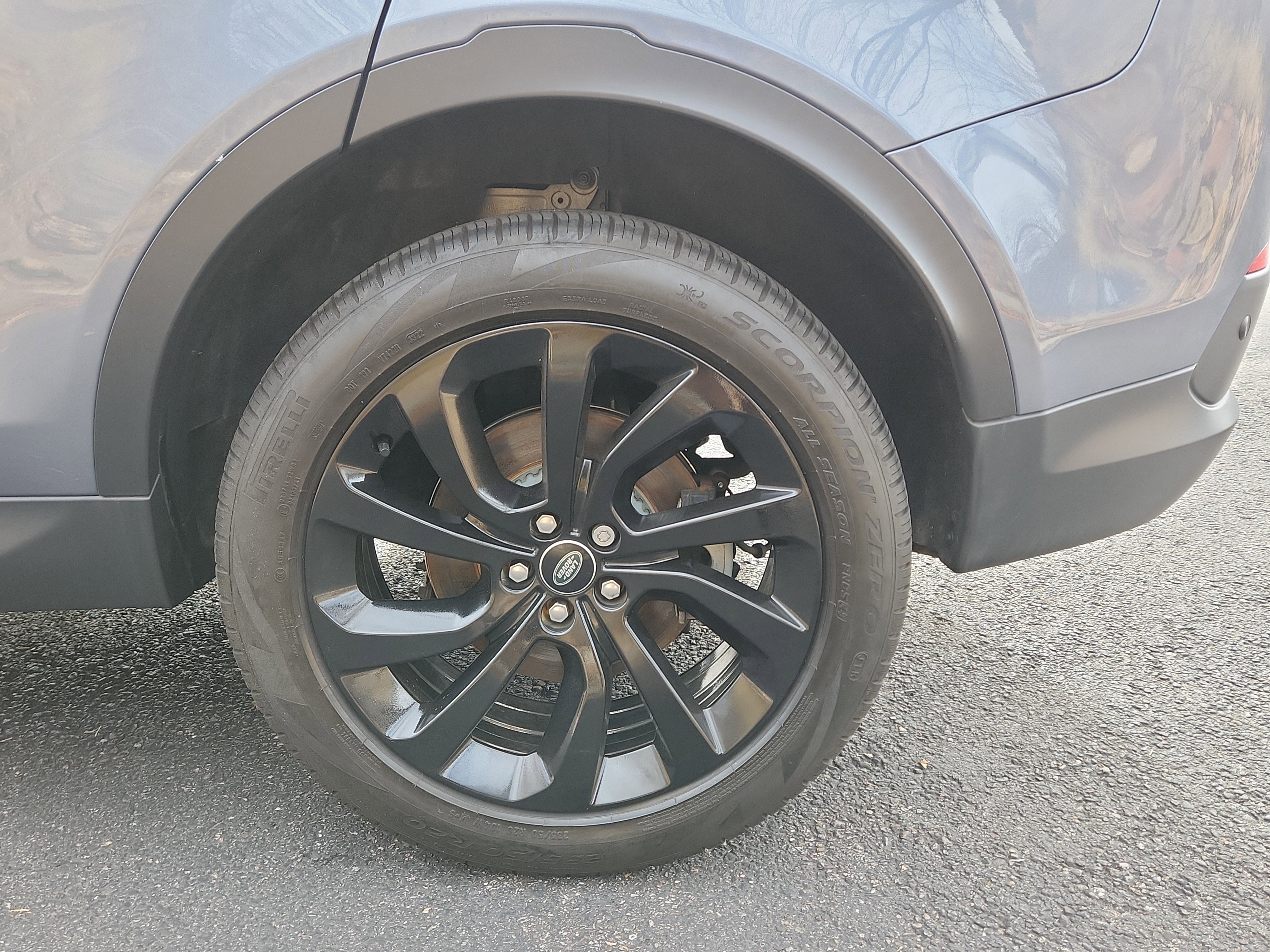 Used 2023 Land Rover Discovery Sport SE image 17