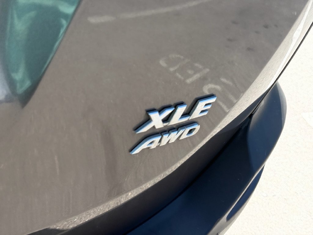 Used 2013 Toyota RAV4 XLE AWD/4WD image 16